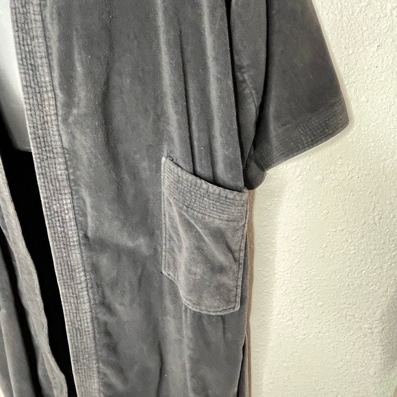 Surrey Black Robe - Picture 5 of 7